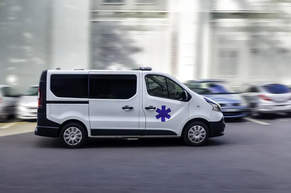Ambulancier près de Labroquère